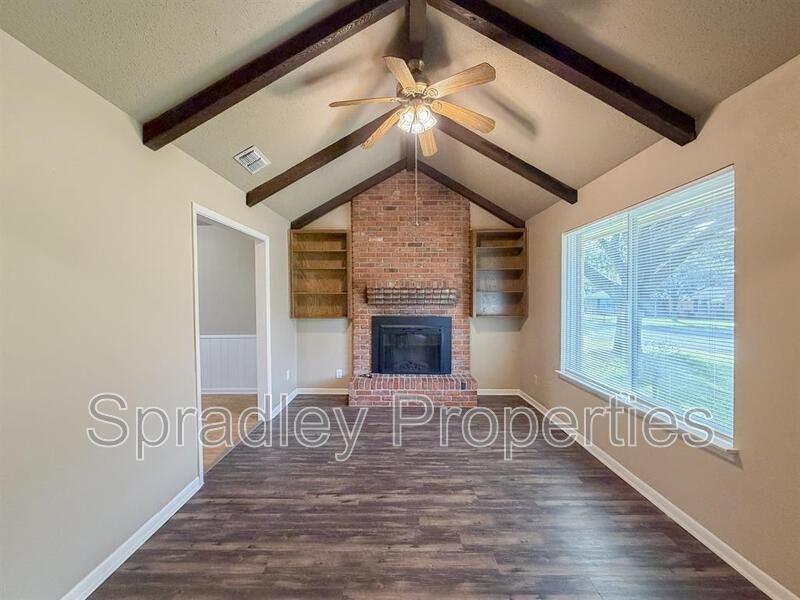 803 Apache Dr - Photo 3 of 11