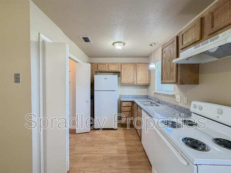 803 Apache Dr - Photo 5 of 11