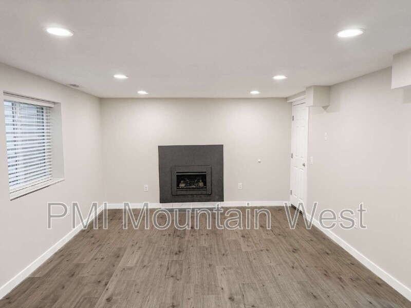 762 Lacey Way #B - Photo 5 of 30