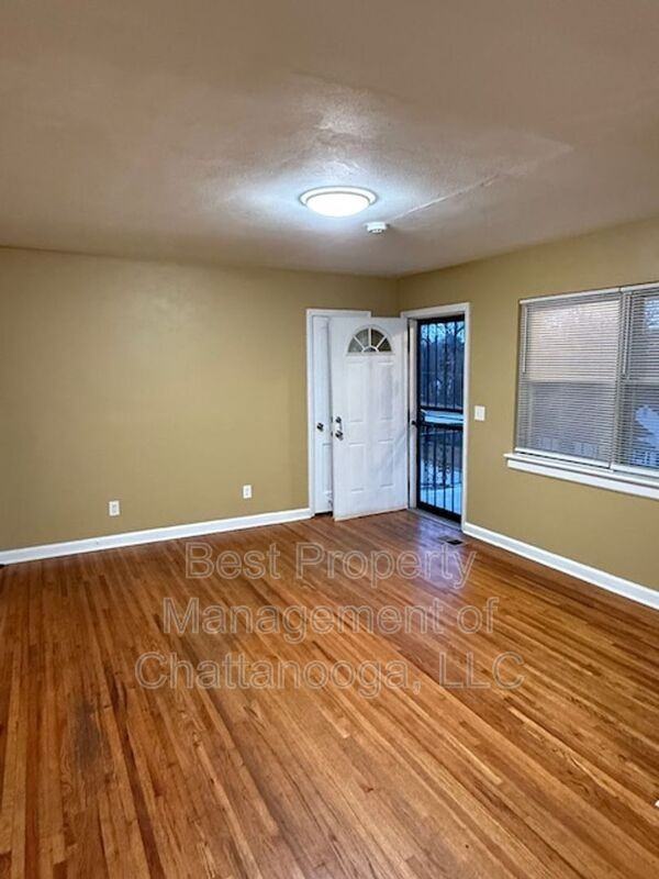 3009 Saint Paul St - Photo 5 of 16