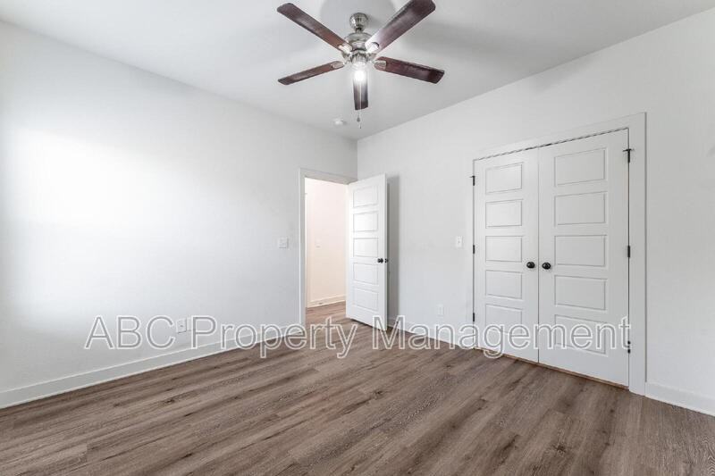 3307 Sw Hillstone Ave - Photo 3 of 23