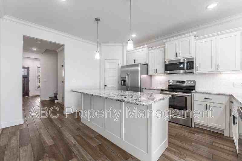 3307 Sw Hillstone Ave - Photo 5 of 23