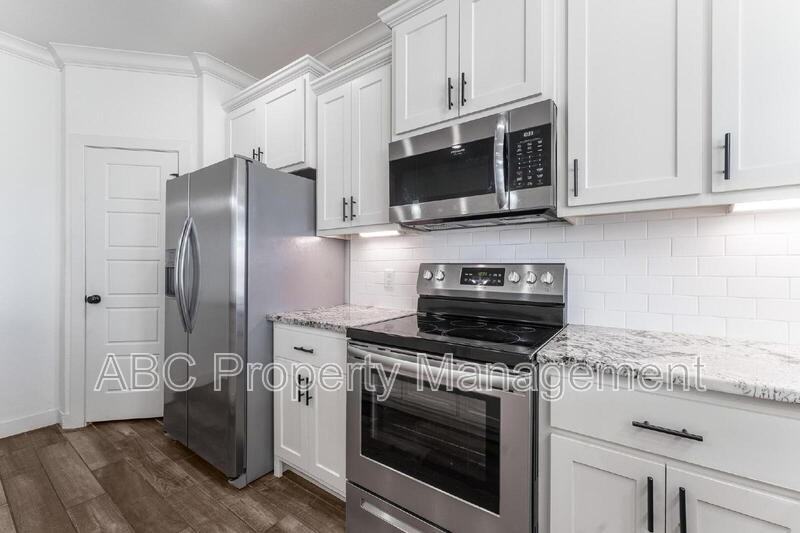 3307 Sw Hillstone Ave - Photo 6 of 23