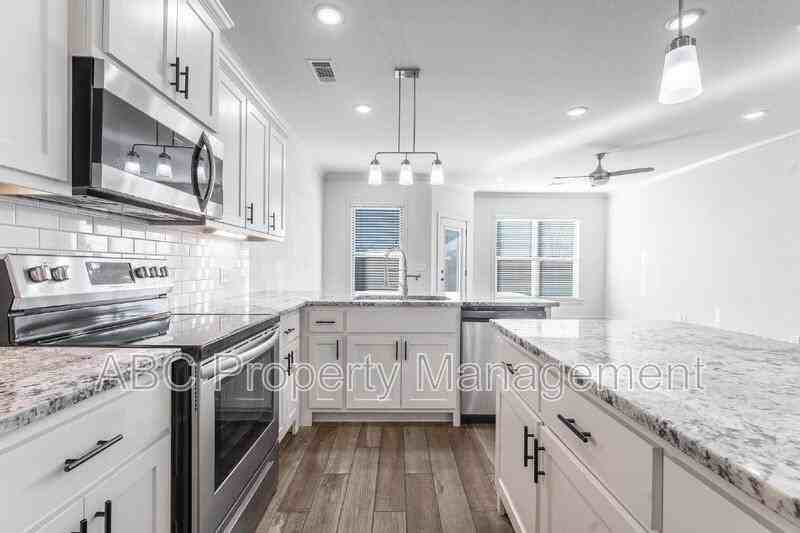 3307 Sw Hillstone Ave - Photo 7 of 23