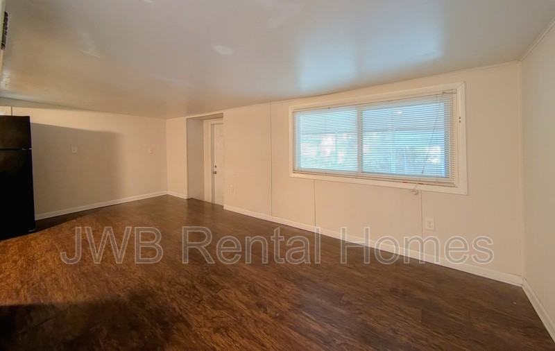 573 E 55th St - Photo 5 of 14