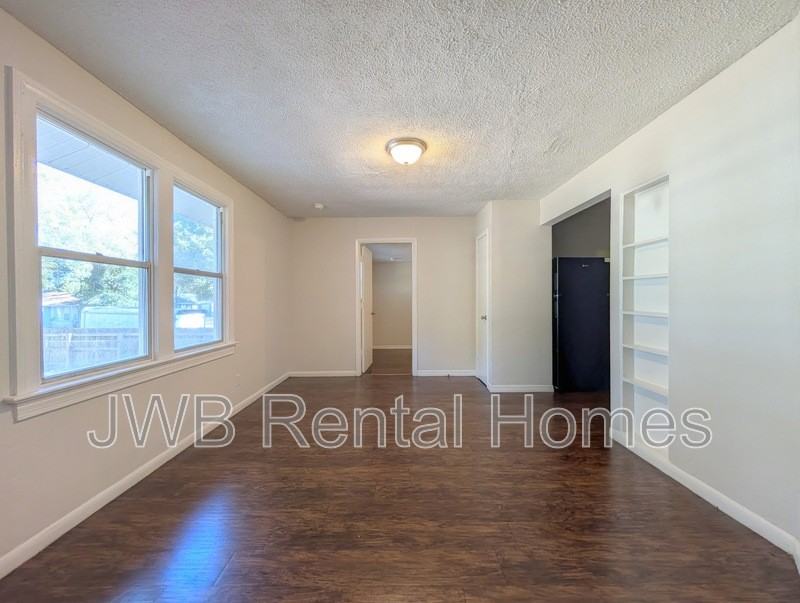 2364 2nd Ave - Photo 6 of 16