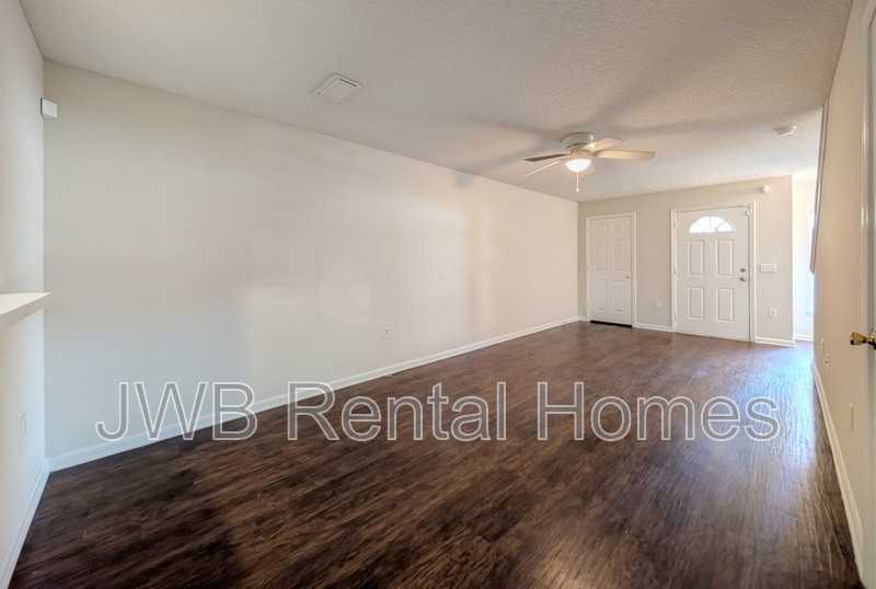 8479 Mcgirts Village Ln - Photo 6 of 17