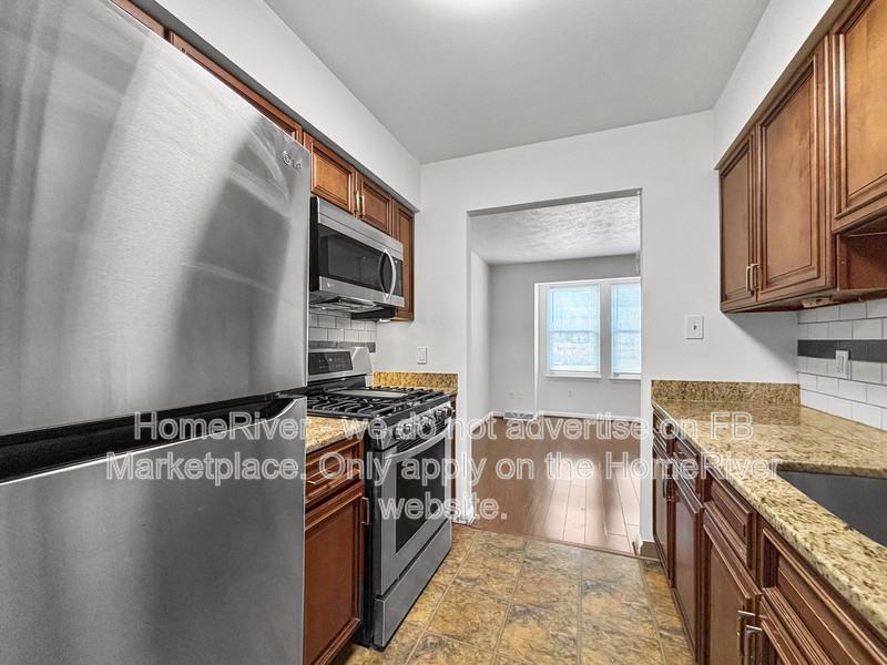 518 Clawson St - Photo 5 of 21