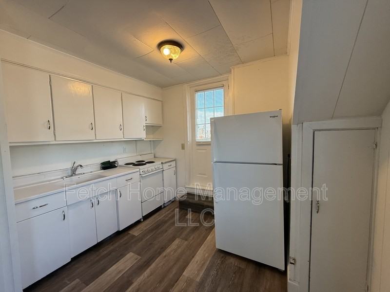 825 Church St - Photo 2 of 9