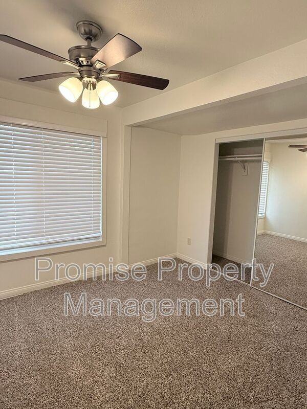 941 40th St #MAIN - Photo 4 of 16