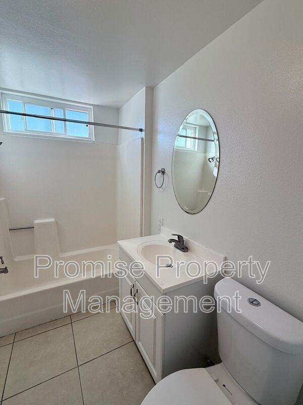 941 40th St #MAIN - Photo 5 of 16