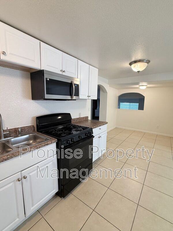 941 40th St #MAIN - Photo 7 of 16