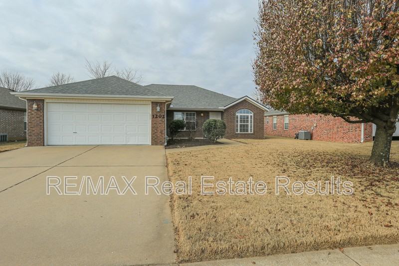 1202 Sw Cabriolet St - Photo 3 of 32