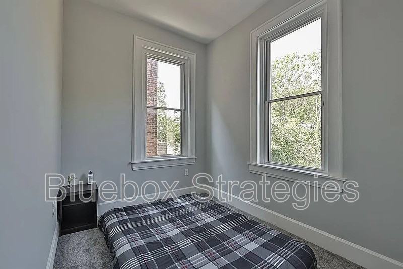 2276 Loth St - Photo 7 of 11