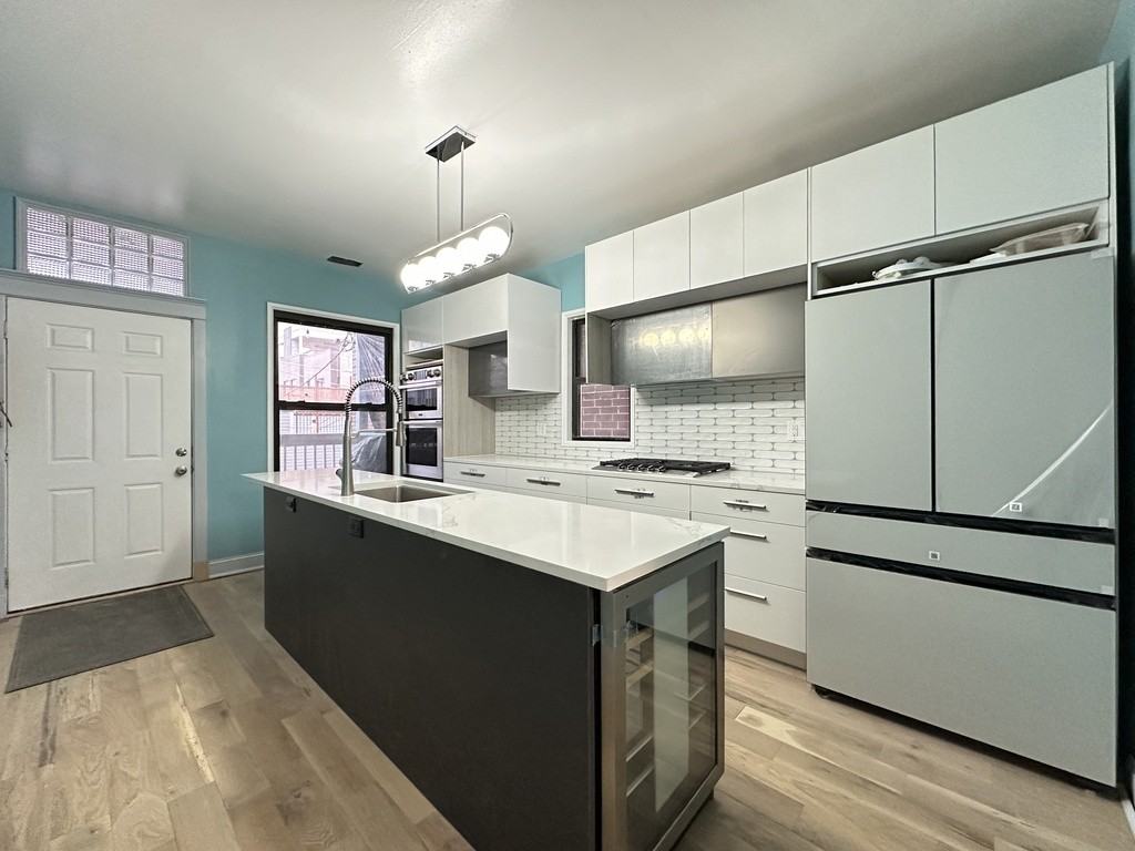 3245 N Lakewood Ave #2 - Photo 2 of 21