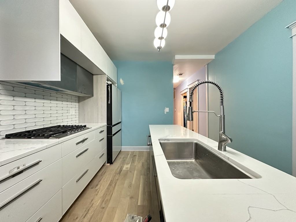 3245 N Lakewood Ave #2 - Photo 4 of 21