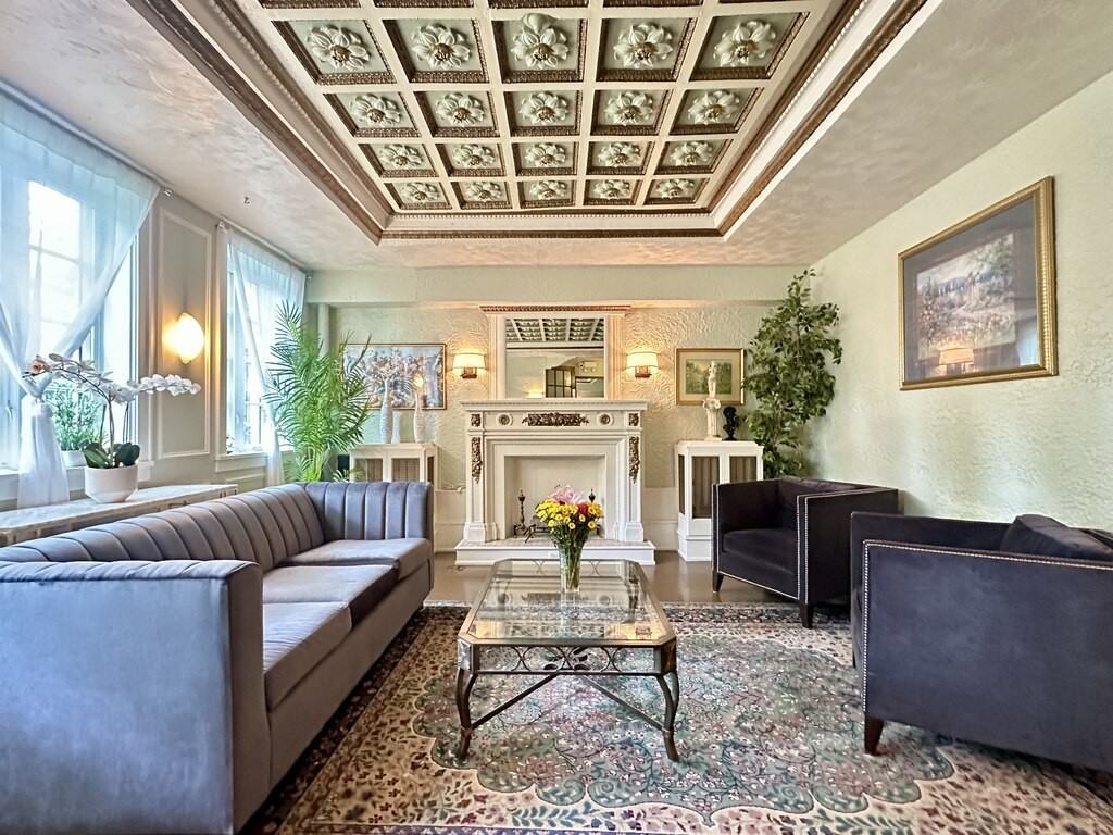 4531 N Ashland Ave #111 - Photo 2 of 21