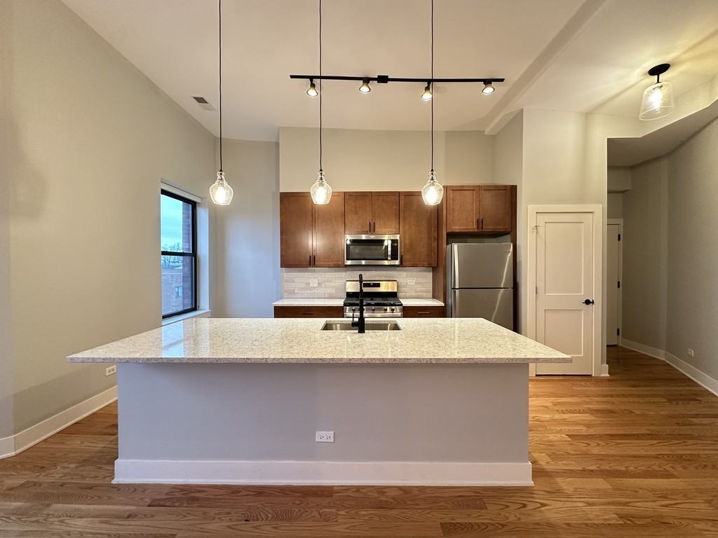 3477 S Archer Ave #301 - Photo 2 of 21