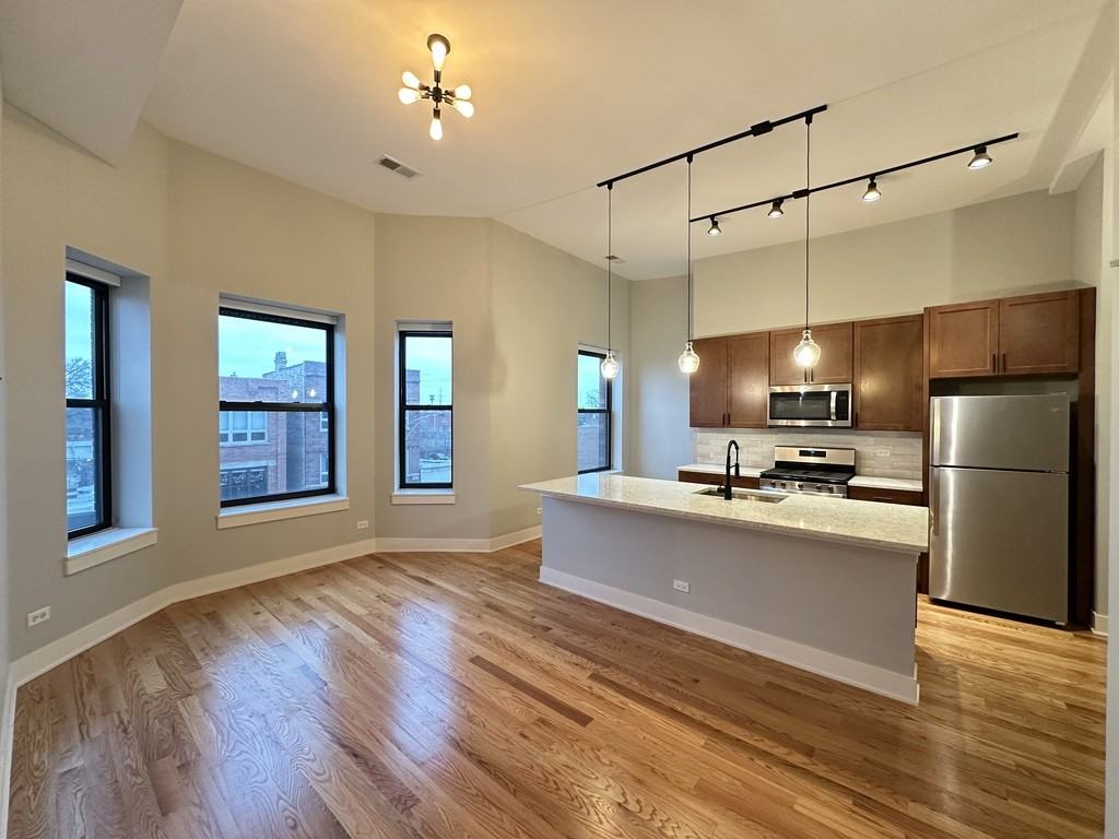 3477 S Archer Ave #301 - Photo 7 of 21