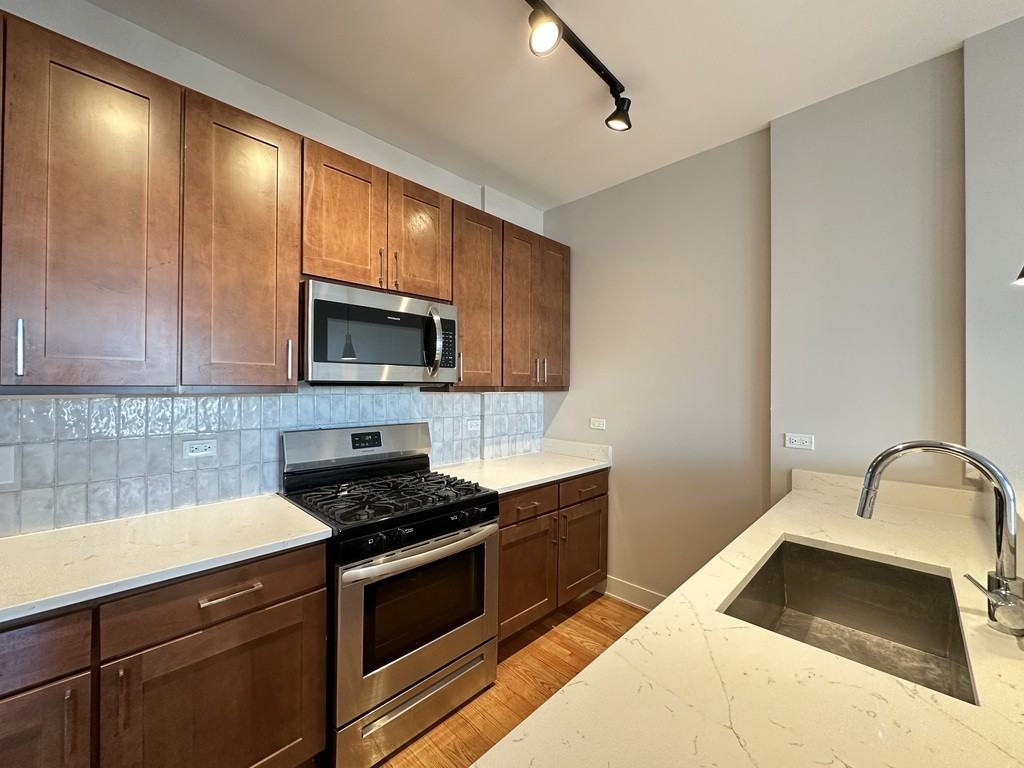 2740 N Spaulding Ave #611 - Photo 5 of 21