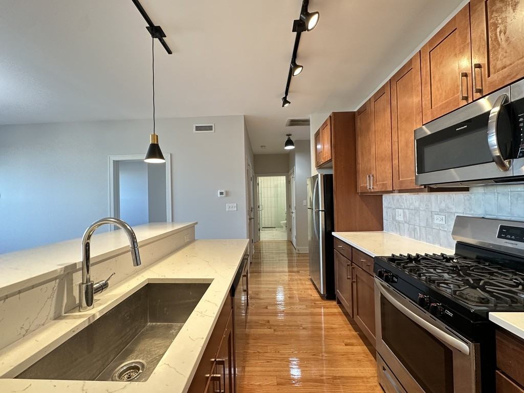 2740 N Spaulding Ave #611 - Photo 6 of 21