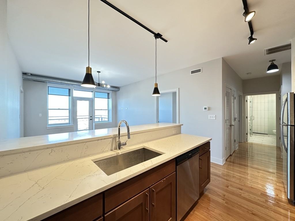 2740 N Spaulding Ave #611 - Photo 7 of 21