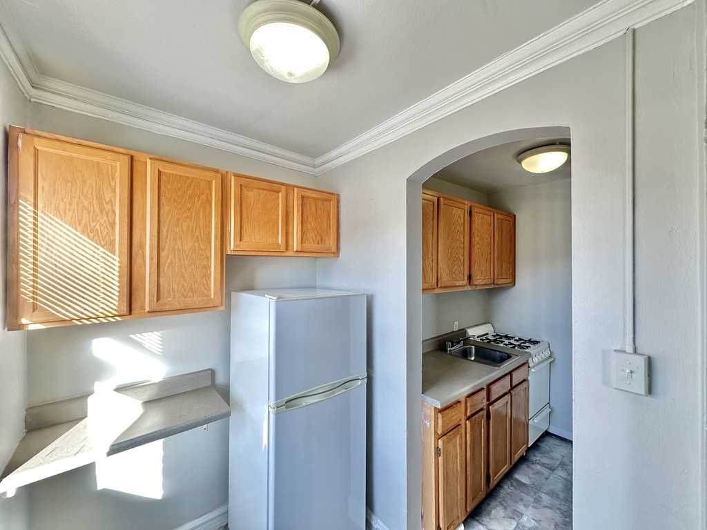 661 W Sheridan Rd #503 - Photo 2 of 21