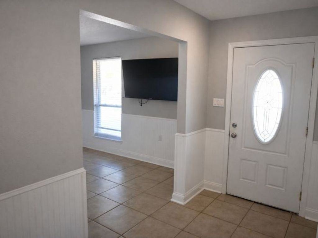 101 Royal Oak Dr - Photo 3 of 25