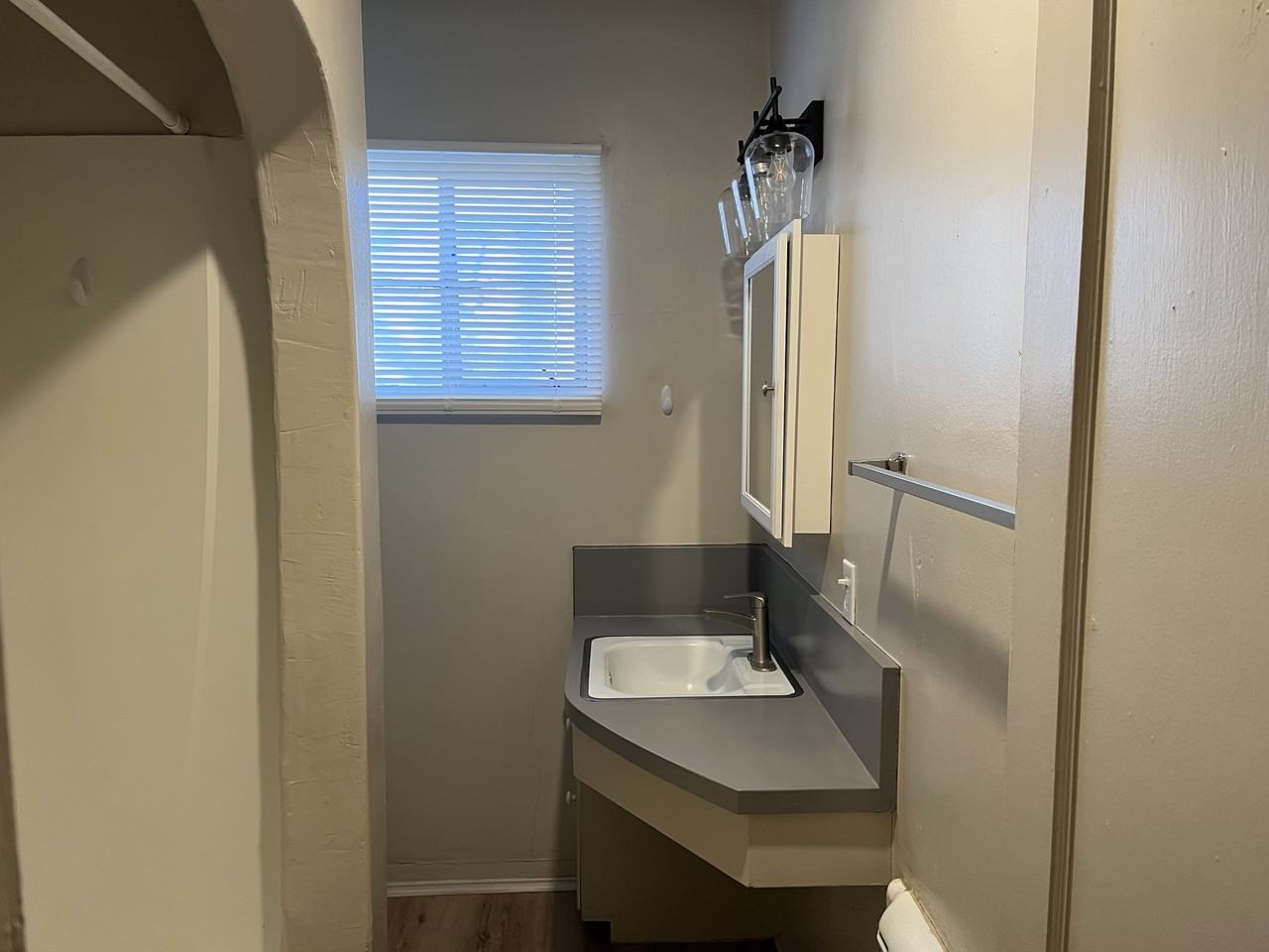 245 Solano Dr. Ne /Grand Ne - Photo 4 of 17