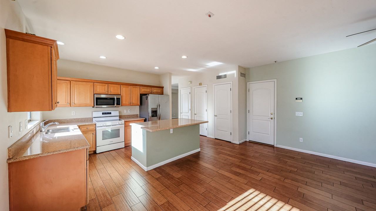 13601 W Cypress St - Photo 5 of 34