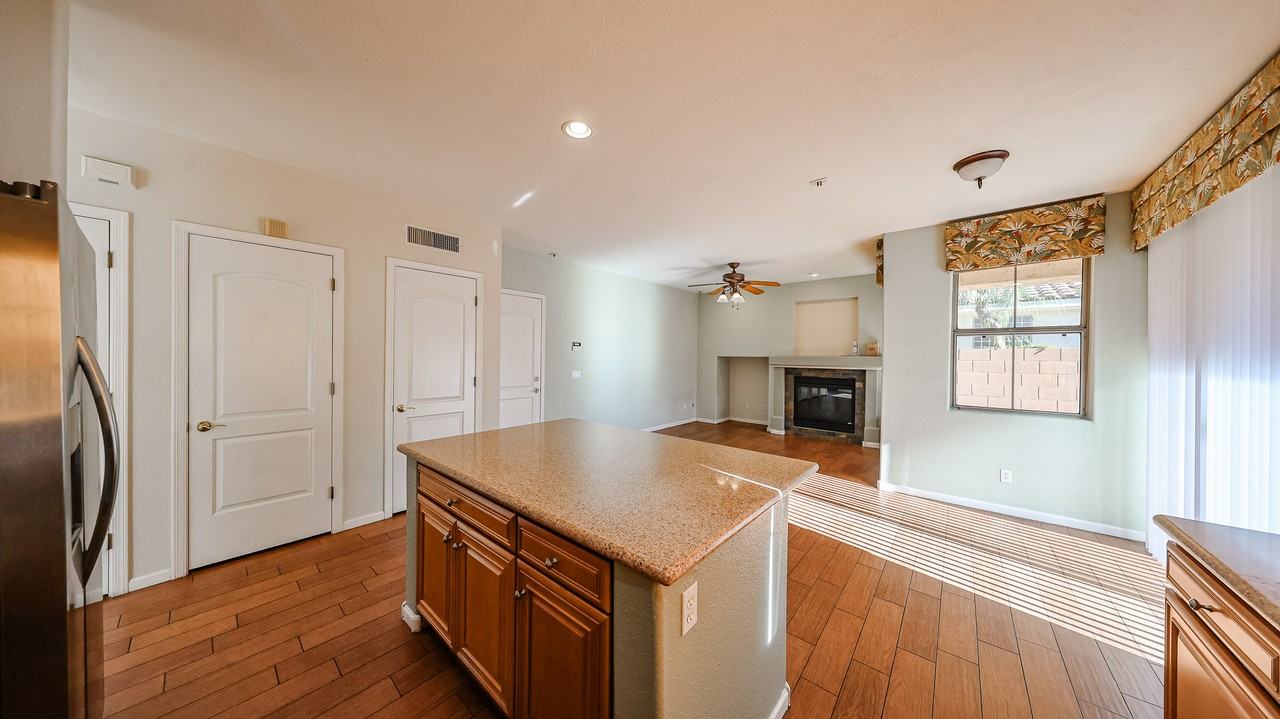 13601 W Cypress St - Photo 6 of 34