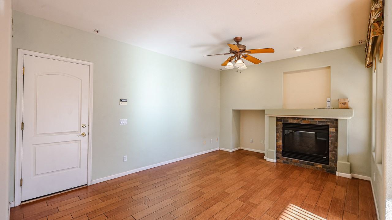 13601 W Cypress St - Photo 7 of 34