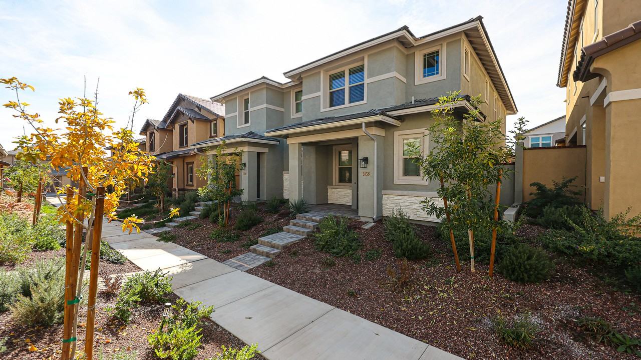 2858 N Evergreen St - Photo 3 of 32