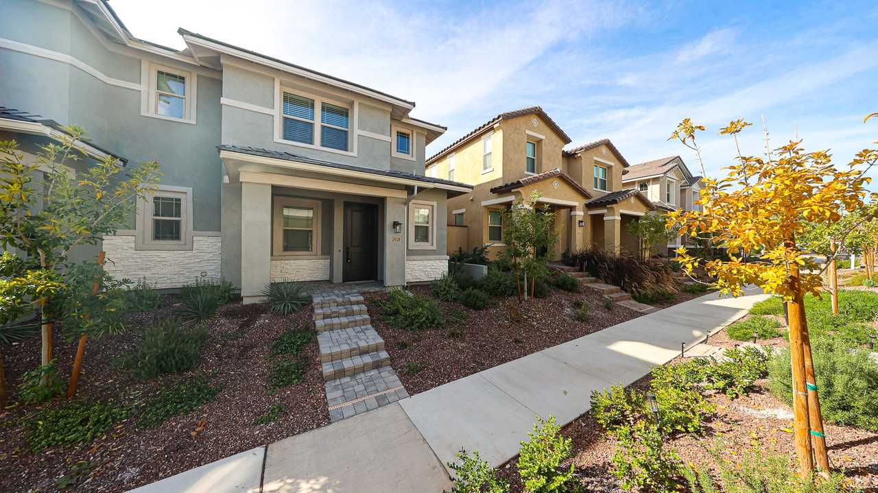 2858 N Evergreen St - Photo 4 of 32