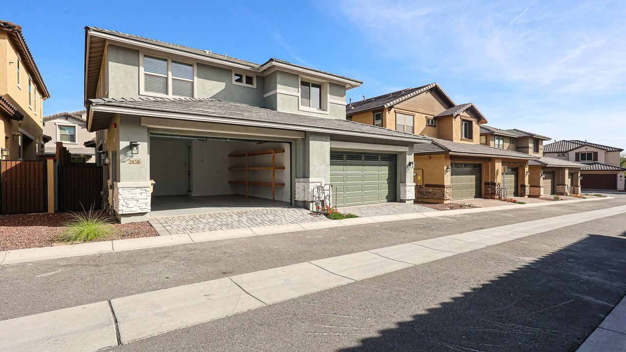 2858 N Evergreen St - Photo 5 of 32