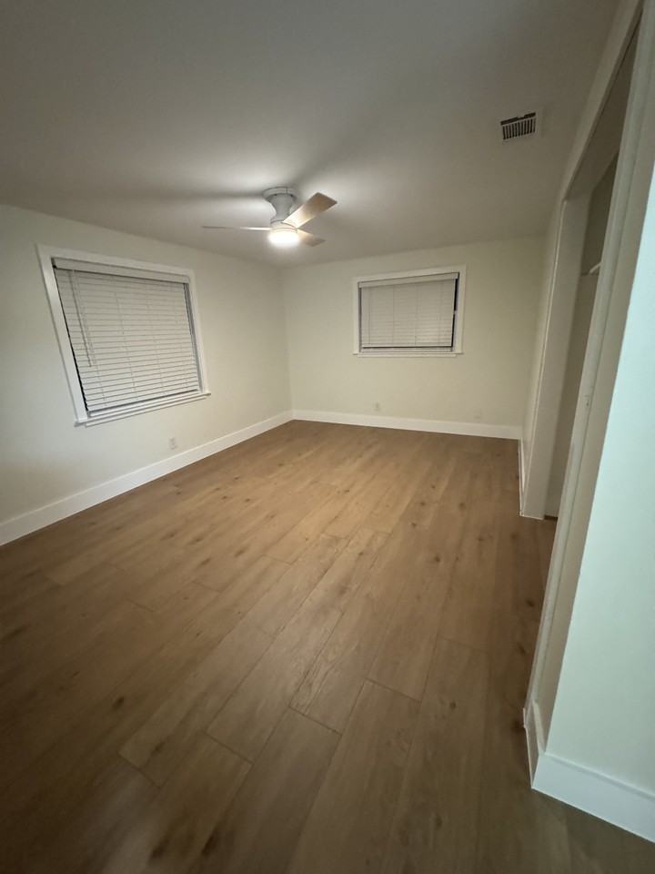 6070 Longchamp Dr - Photo 7 of 15