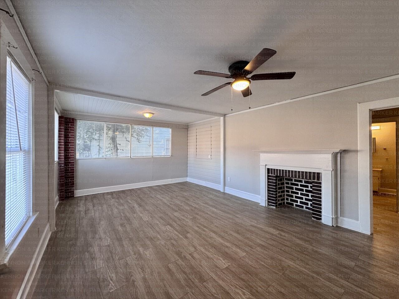 1046 33rd St - Photo 2 of 11