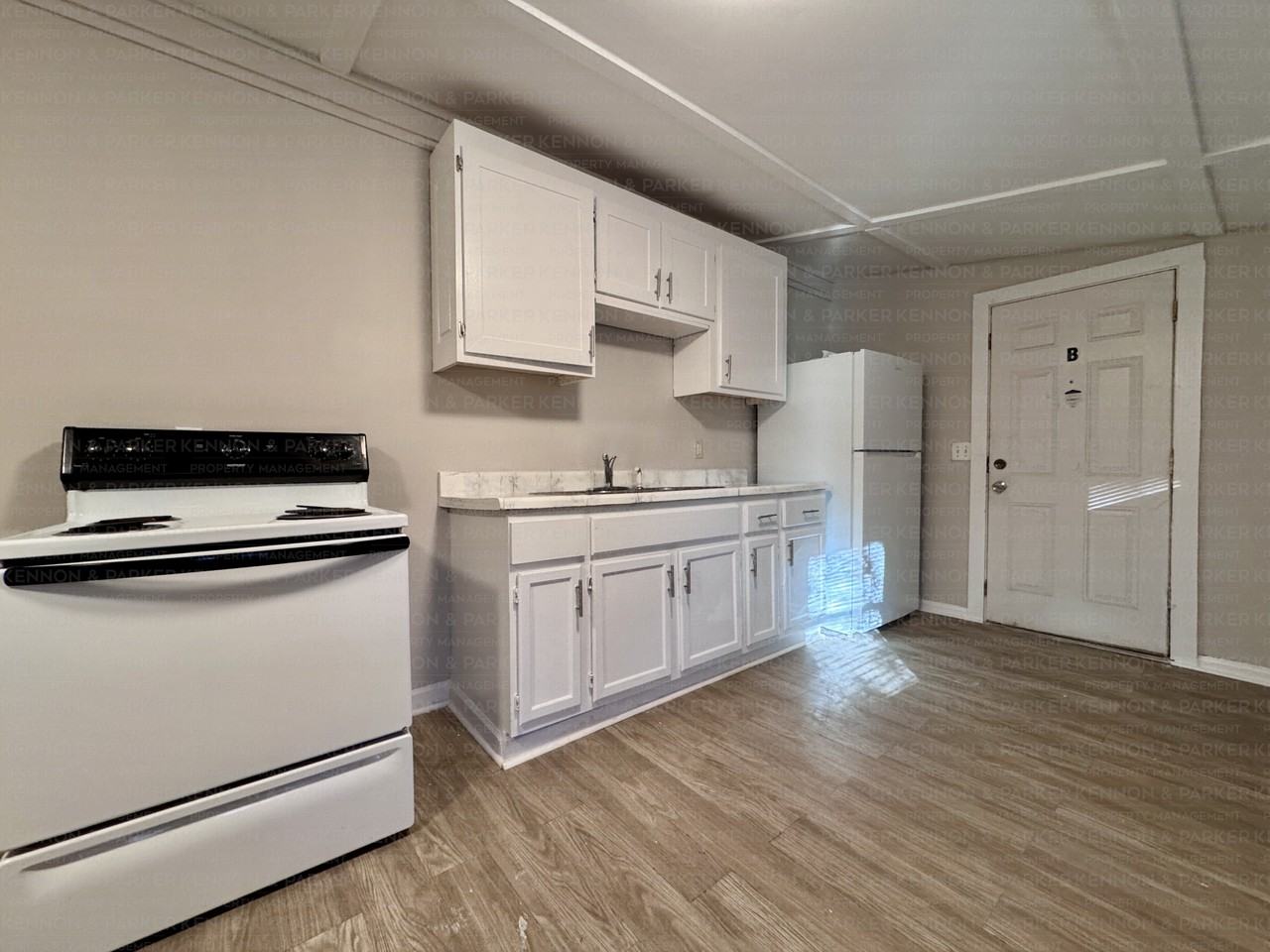 1046 33rd St - Photo 4 of 11