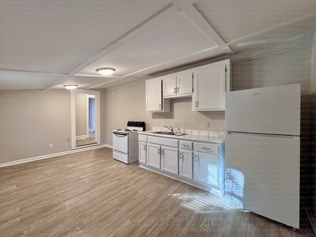 1046 33rd St - Photo 5 of 11