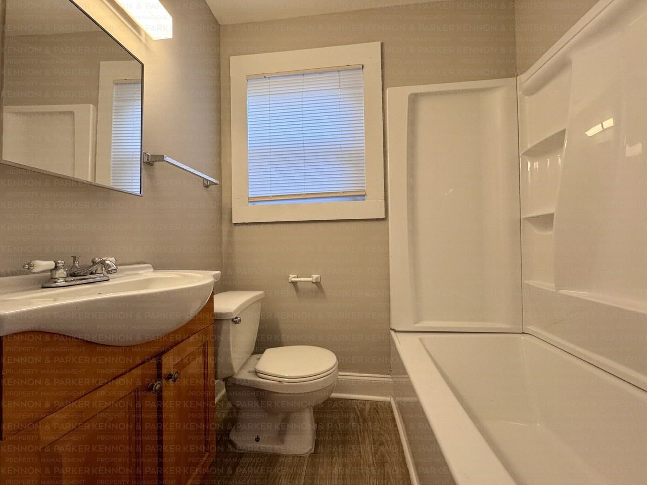 1046 33rd St - Photo 6 of 11