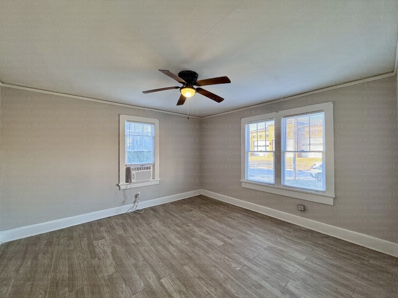 1046 33rd St - Photo 7 of 11