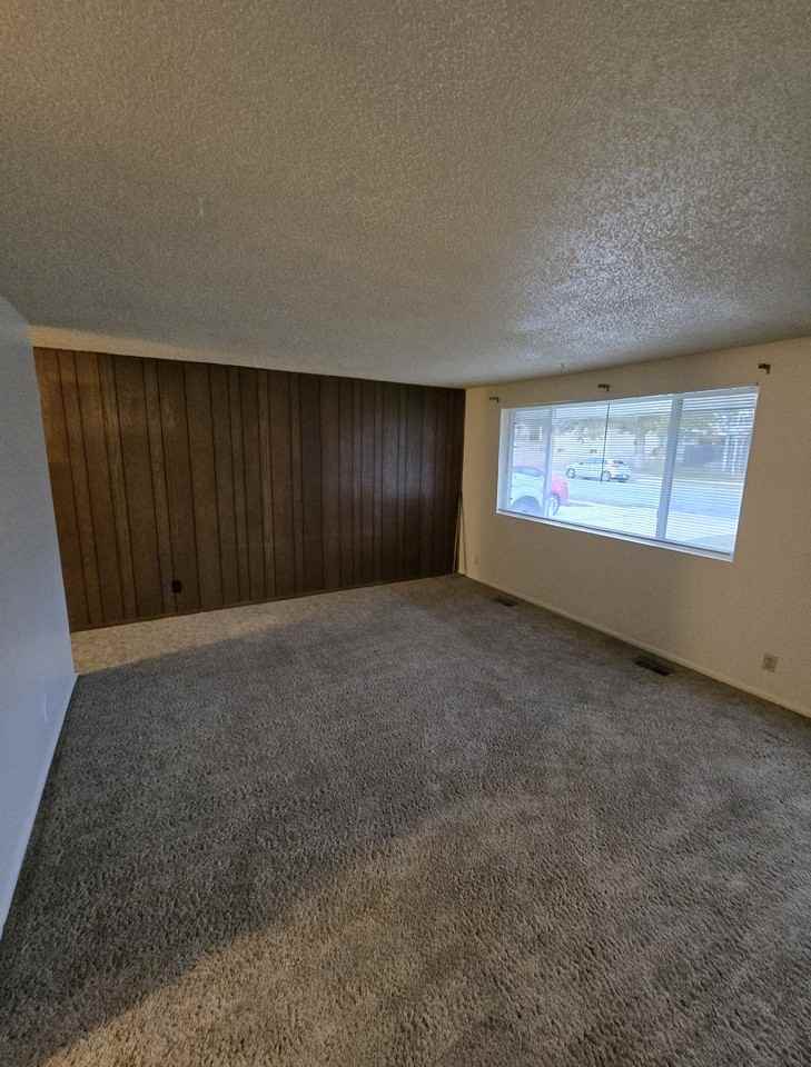 875 Sapphire Dr - Photo 5 of 9