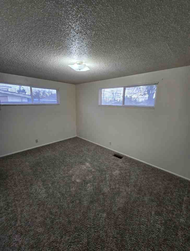 875 Sapphire Dr - Photo 7 of 9