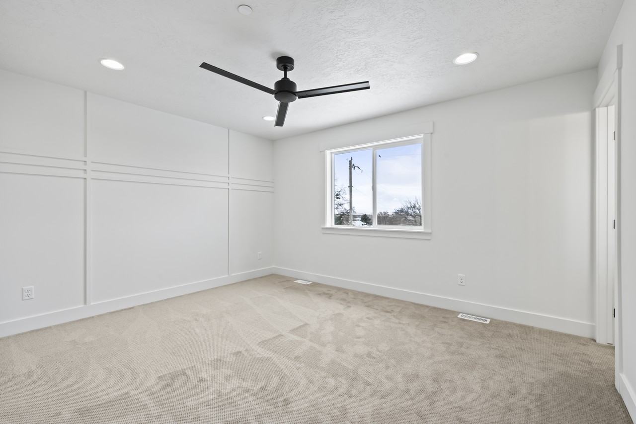 2233 Sw #B - Photo 6 of 18