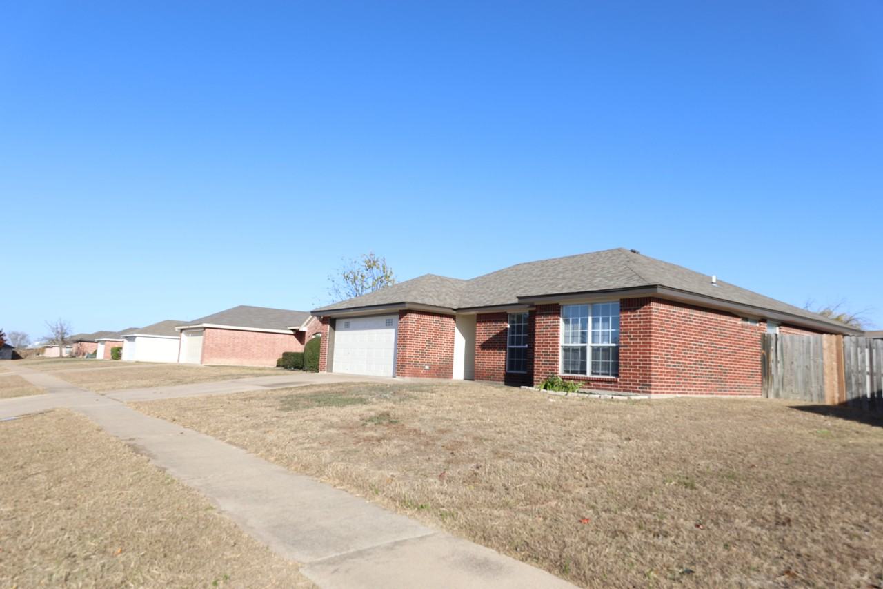 3308 Littleleaf Dr - Photo 2 of 20