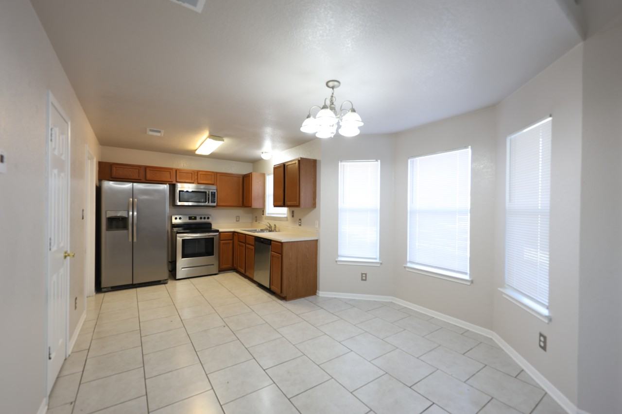 3308 Littleleaf Dr - Photo 4 of 20