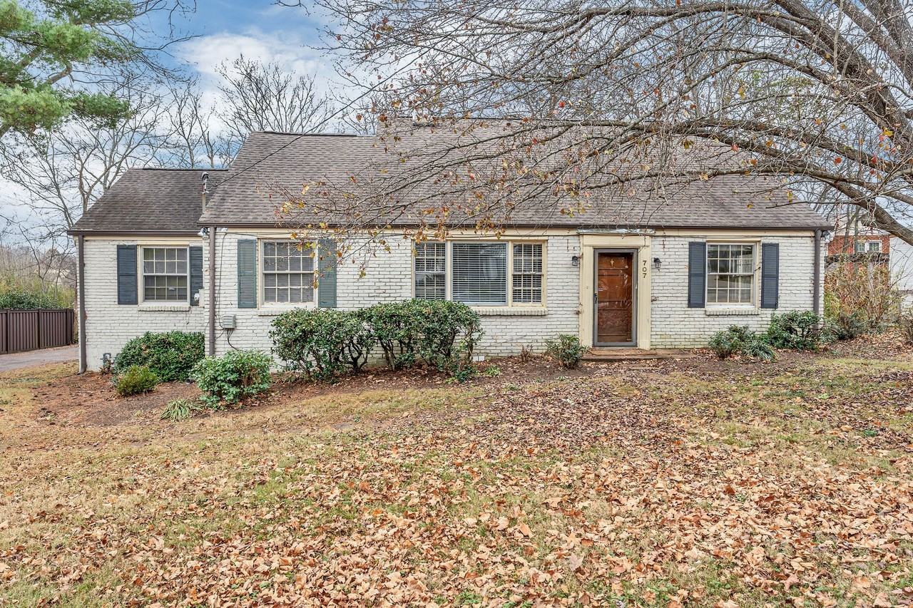 707 Estes Rd - Photo 3 of 38