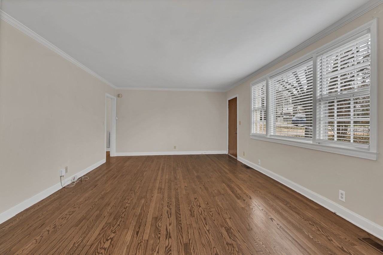 707 Estes Rd - Photo 7 of 38