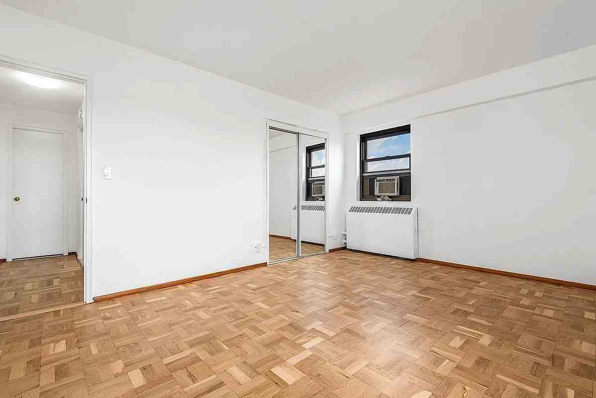 8419 51st Ave - Photo 2 of 4