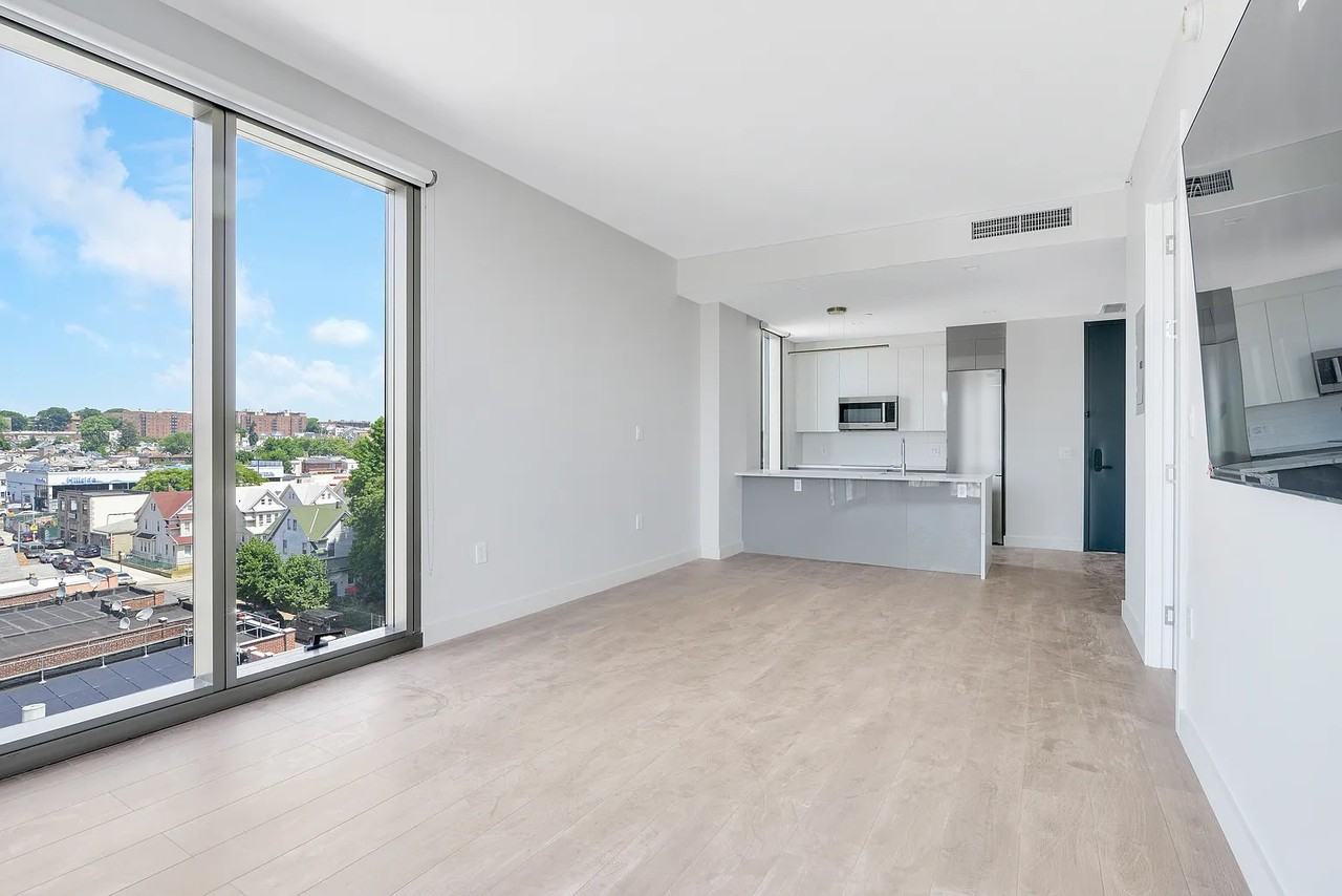 8836 139th St - Photo 3 of 7